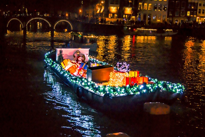 Santa is cruising the canals